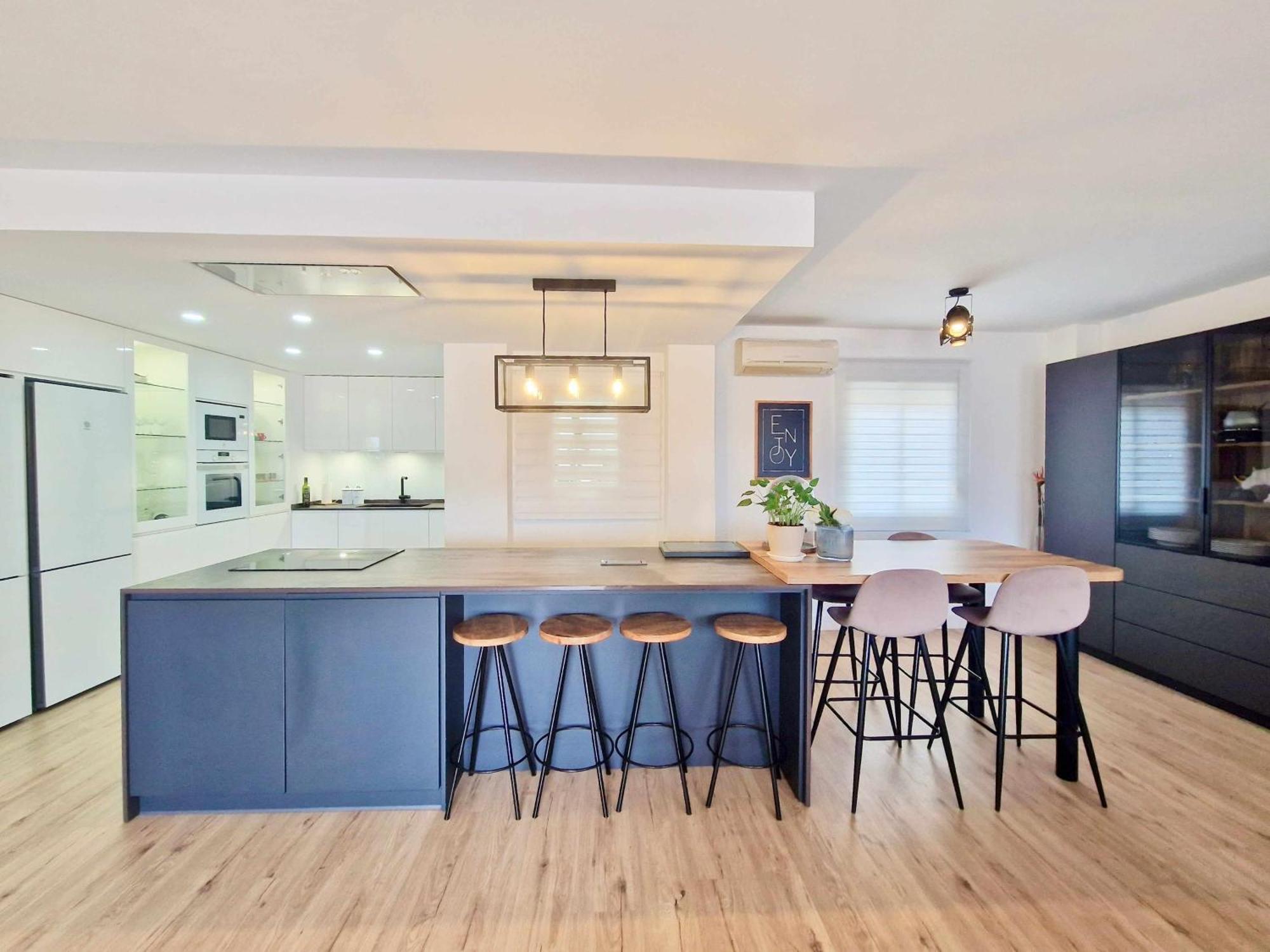 Sr Luxury Penthouse Apartment